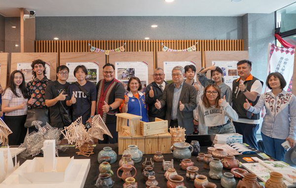 各大學全力發揮教學特色 各大學都有不錯的表現 各大學全力發揮教學特色 各大學都有不錯的表現