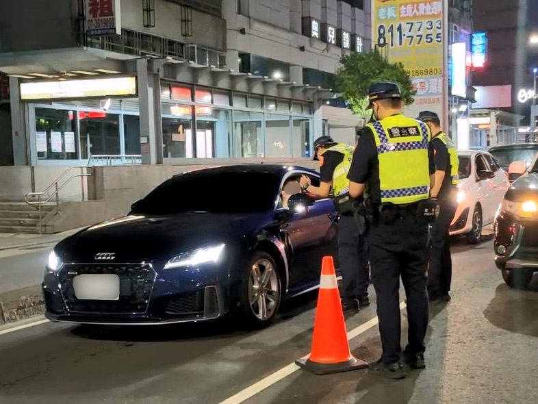 端午連假交通執法總動員!高雄市警投入千名警力取締酒駕 端午連假交通執法總動員!高雄市警投入千名警力取締酒駕