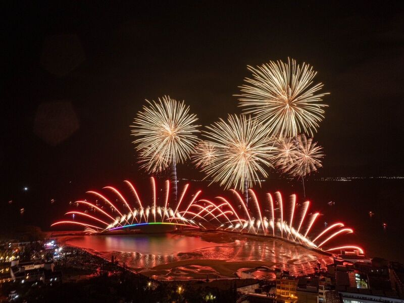 2025澎湖國際海上花火節「澎坊之夜」熱情登場 陳光復感謝澎坊15年支持 2025澎湖國際海上花火節「澎坊之夜」熱情登場 陳光復感謝澎坊15年支持