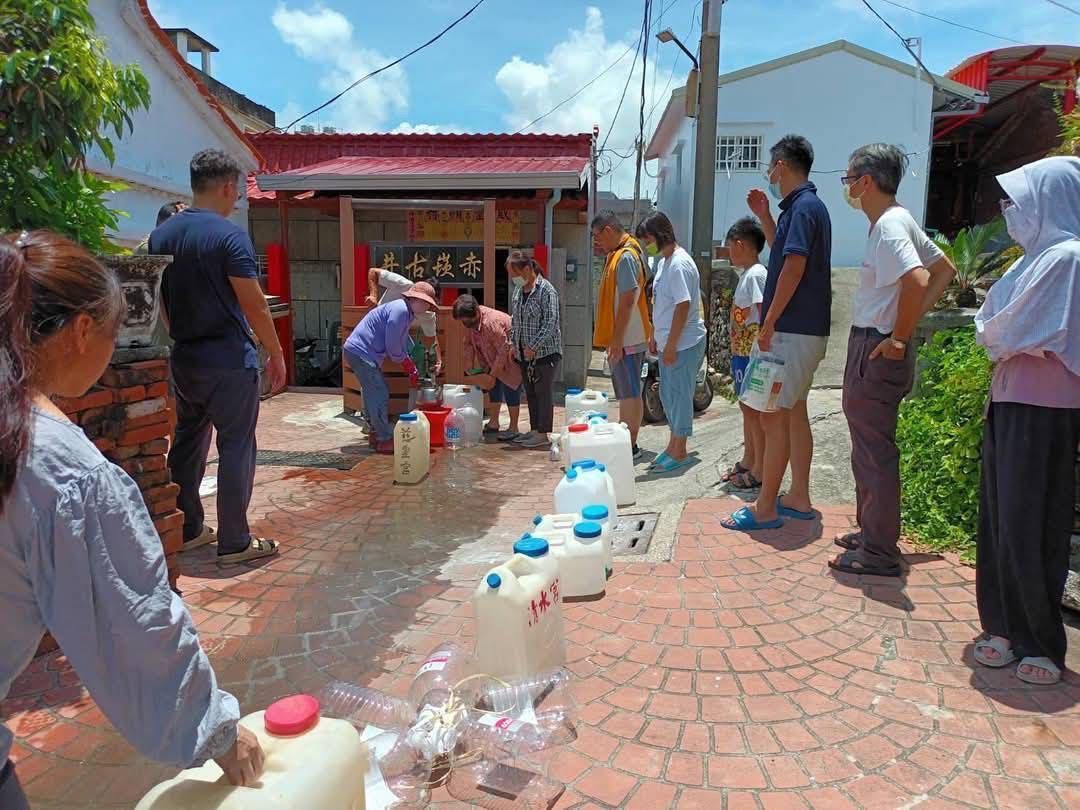 來趟漁村洋樓懷舊之旅！梓官「赤崁古井」取「午時水」夯