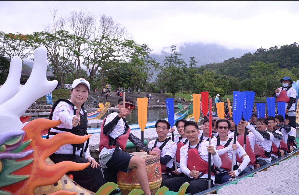 2025花蓮慶端午龍舟競渡嘉年華開幕 縣長徐榛蔚率縣府團隊龍舟友誼賽