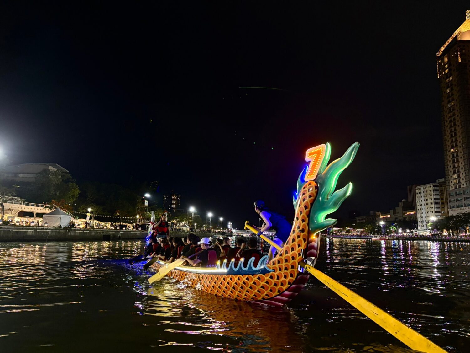 高雄端午龍舟熱血賽事再掀高潮! 明日決賽、國際友誼賽精彩可期! 高雄端午龍舟熱血賽事再掀高潮! 明日決賽、國際友誼賽精彩可期!