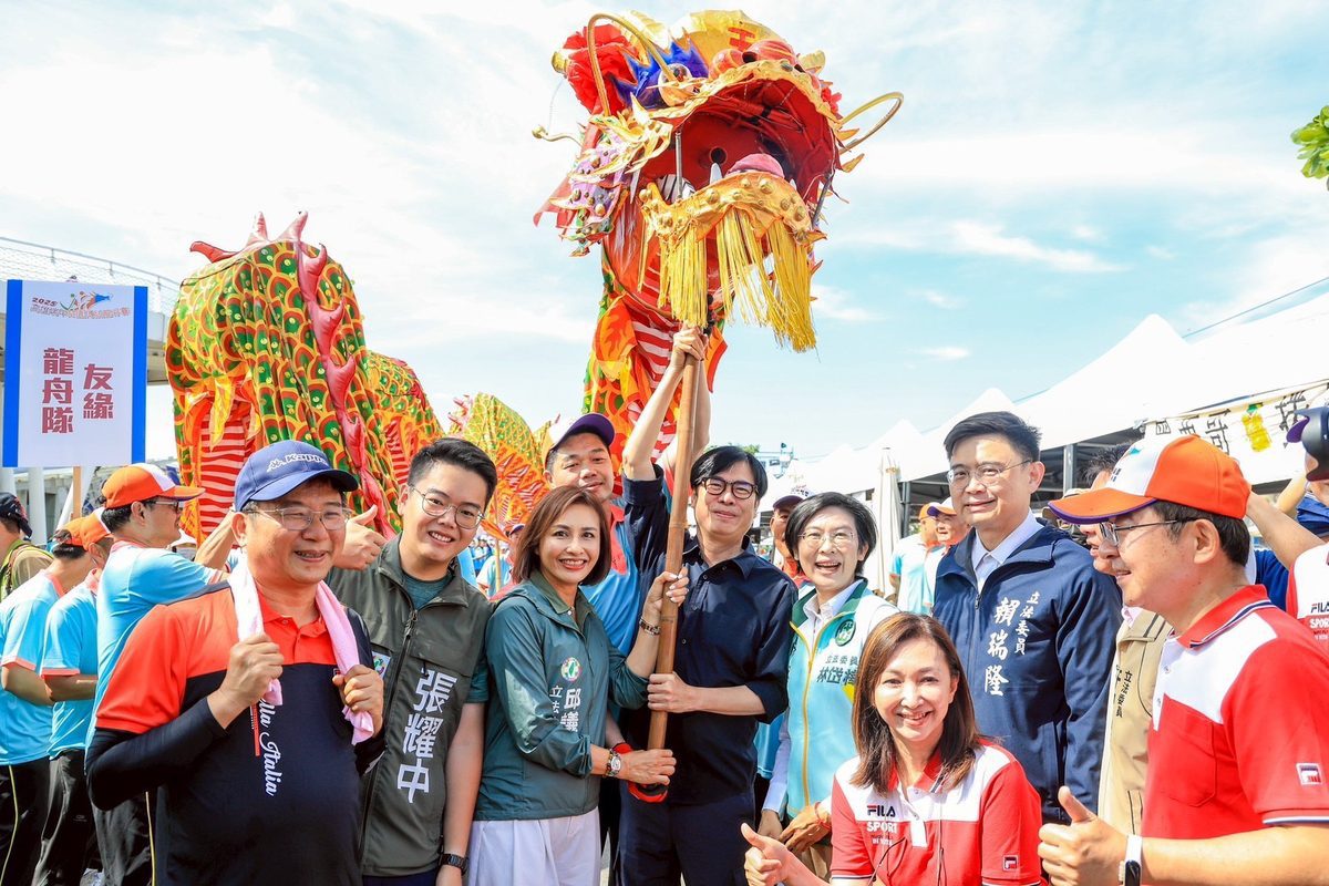 陳其邁為林園龍舟錦標賽鳴槍 加碼冠軍獎金為參賽隊伍加油打氣 陳其邁為林園龍舟錦標賽鳴槍 加碼冠軍獎金為參賽隊伍加油打氣