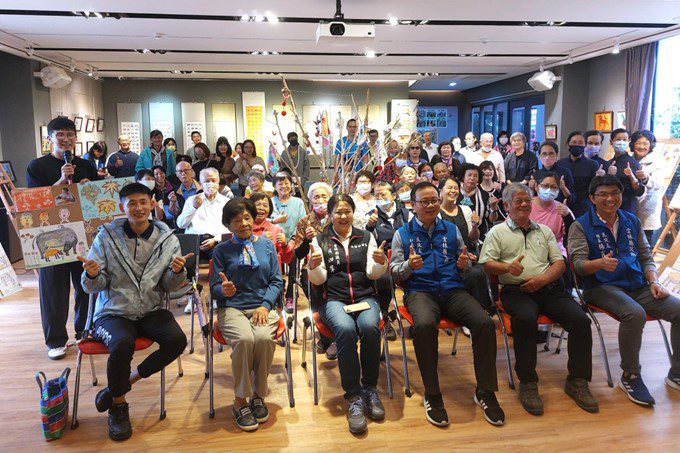 藝術陪伴成長照新風景,雲林返鄉青年以創意連結長者生活 藝術陪伴成長照新風景,雲林返鄉青年以創意連結長者生活