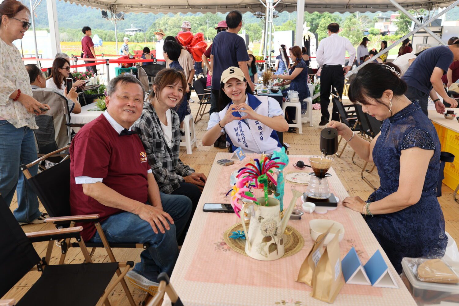 貓貓蟲咖波無人機煙火秀 南投巧咖節人潮爆棚 貓貓蟲咖波無人機煙火秀 南投巧咖節人潮爆棚