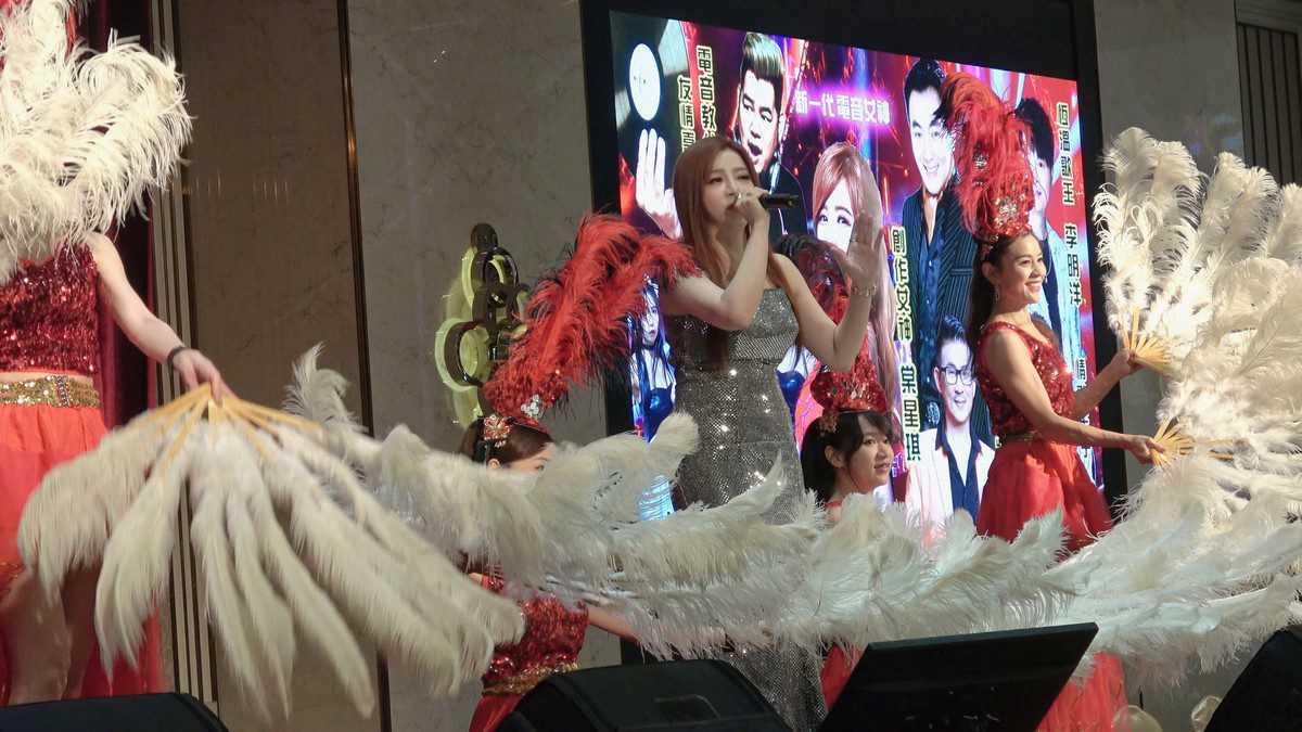 棠星琪生日演唱會圓滿收官　攜手羅百吉共創華語電音新篇章