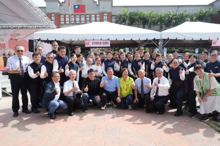 出席慈濟愛心園遊會　楊文科：讓愛傳播照亮社會