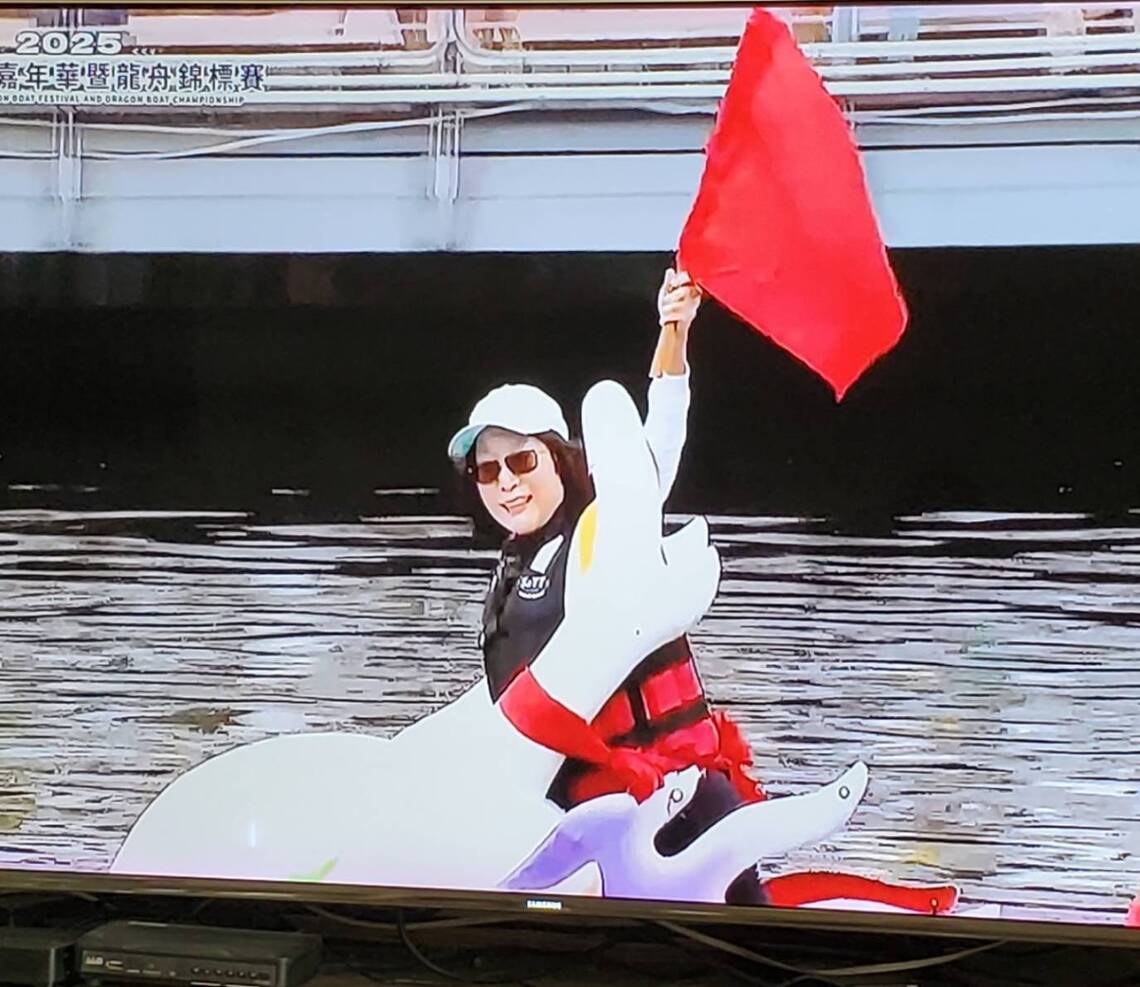 漾新聞|高雄龍舟議會隊奪冠報了一箭之仇!遭市府隊側撞臨危不亂! 漾新聞|高雄龍舟議會隊奪冠報了一箭之仇!遭市府隊側撞臨危不亂!