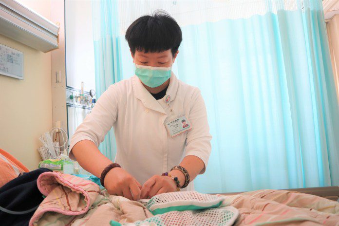 臨終病患情緒躁動自拔管路 部桃:人性化保護措施助安詳善終 臨終病患情緒躁動自拔管路 部桃:人性化保護措施助安詳善終