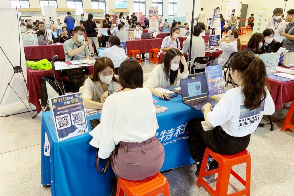 畢業季徵才熱潮來襲 新竹業中心6/5現場徵才釋出1748優質職缺 畢業季徵才熱潮來襲 新竹業中心6/5現場徵才釋出1748優質職缺