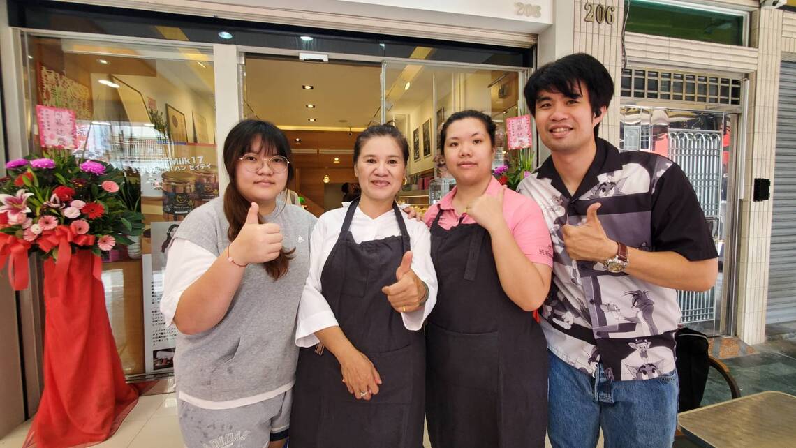 漾新聞|9元菠蘿麵包爆搶購熱潮!純新Milk17武廟旗艦店開幕 「牛奶棒姐姐」高師大潘世貞打造武廟新商圈 漾新聞|9元菠蘿麵包爆搶購熱潮!純新Milk17武廟旗艦店開幕 「牛奶棒姐姐」高師大潘世貞打造武廟新商圈