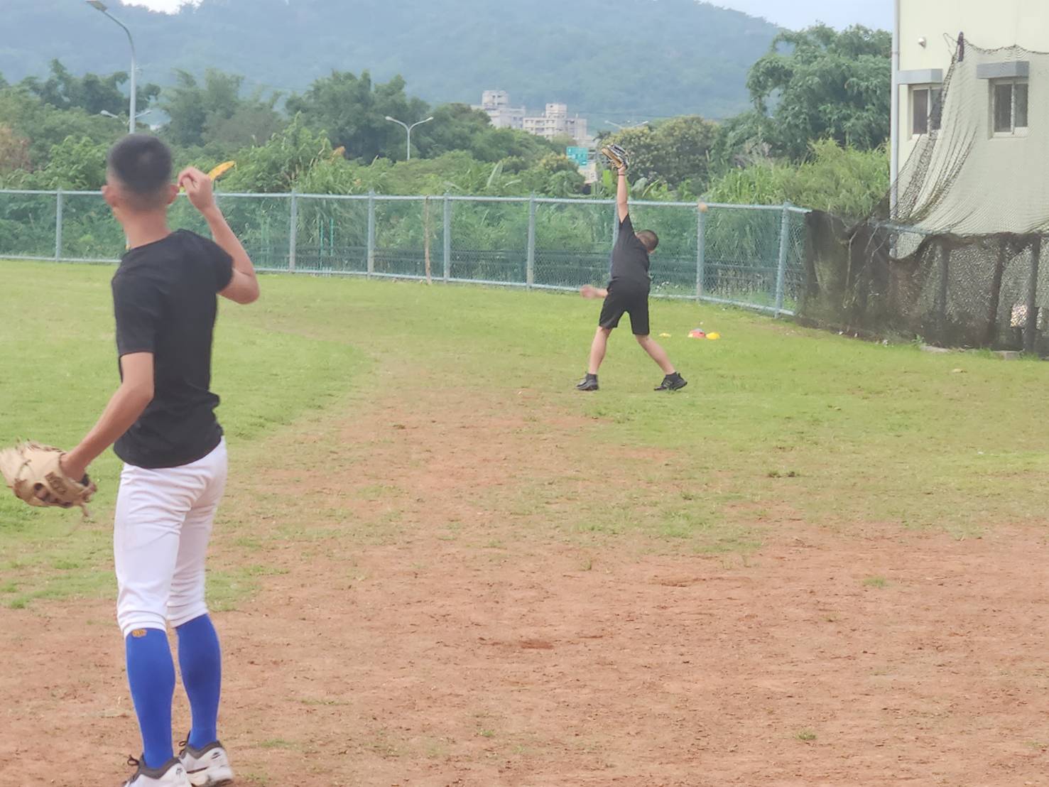 郭董棒球場設備陽春 議員促縣府充實設備 郭董棒球場設備陽春 議員促縣府充實設備