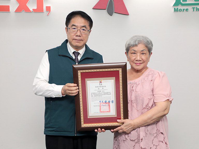 九旬鑽石歌王林沖　獲頒臺南市榮譽市民