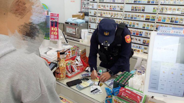 阻詐展成效! 竹市警鎖定提款熱點 車手出現當場遭逮 阻詐展成效! 竹市警鎖定提款熱點 車手出現當場遭逮