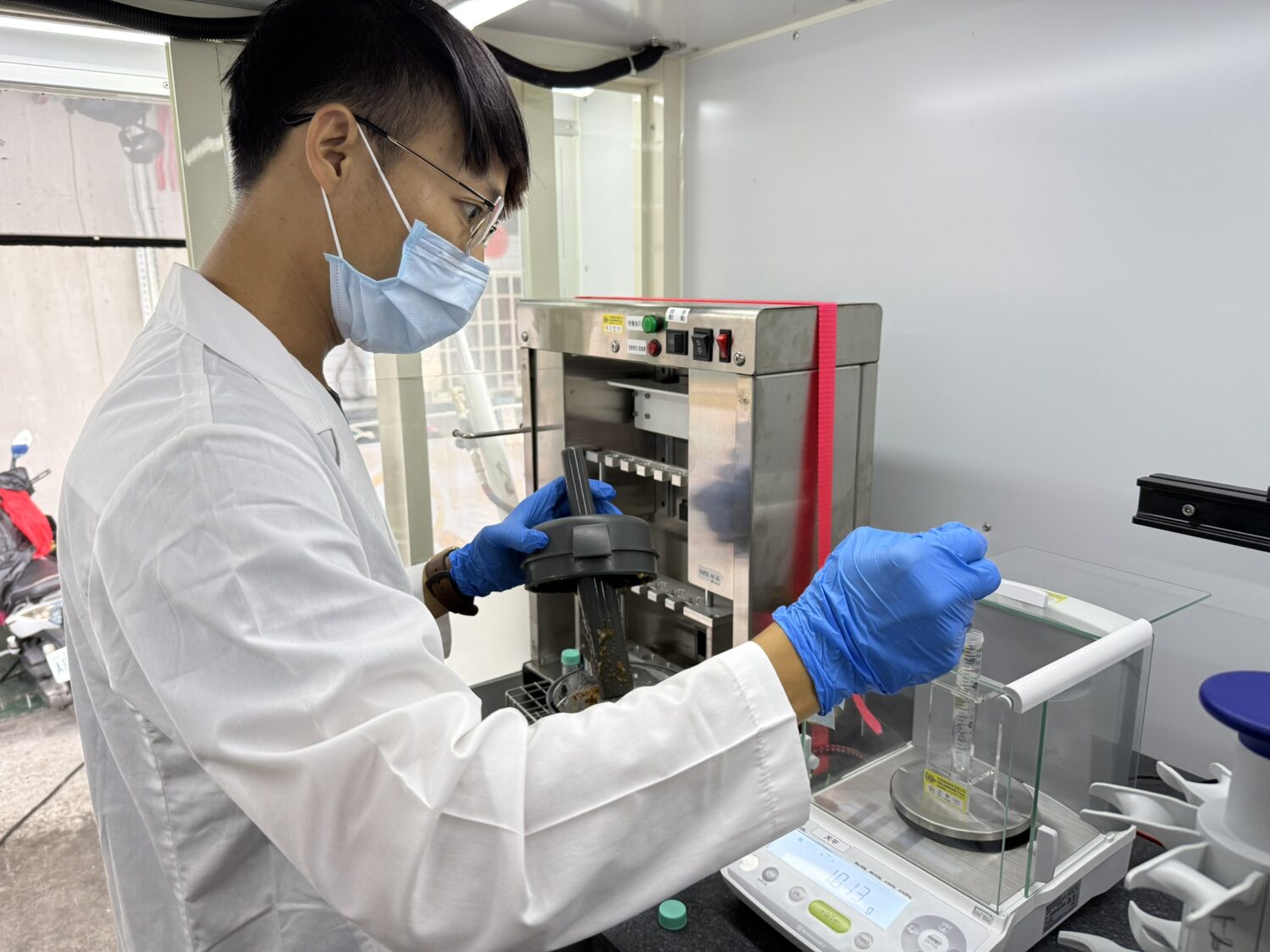 高雄農業局攜手嘉大推「質譜宅急便」 助鳳梨外銷品質升級 高雄農業局攜手嘉大推「質譜宅急便」 助鳳梨外銷品質升級