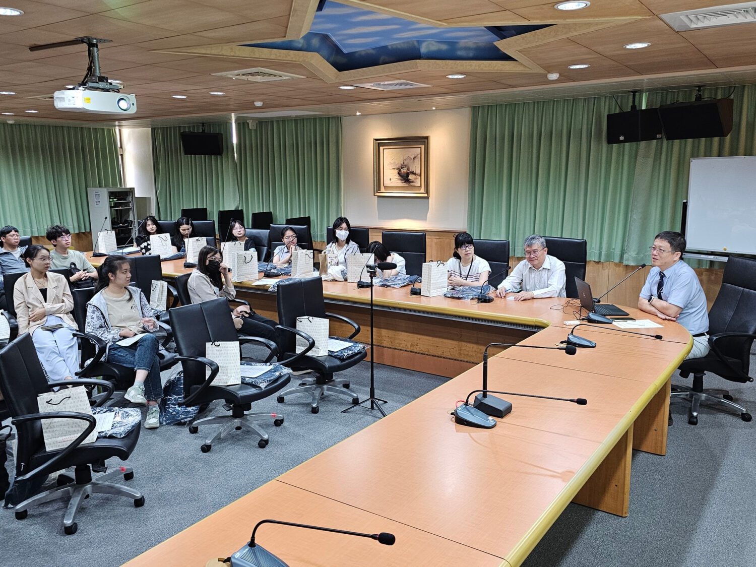 理論實務並進  高雄大學財法系攜手高雄高等行政法院深化法政教育