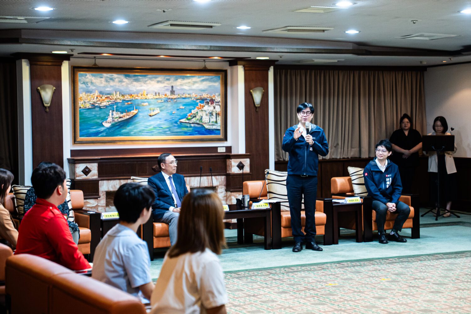 高市10生1校榮獲志工菁英獎 陳其邁市長讚揚獲獎青年「把小愛變成大愛」 高市10生1校榮獲志工菁英獎 陳其邁市長讚揚獲獎青年「把小愛變成大愛」