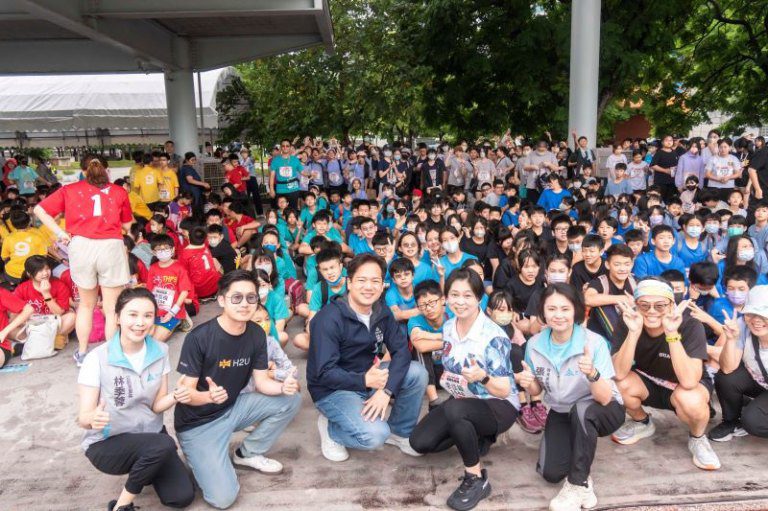 全台最大規模畢業生路跑! 竹市19校逾1,730名畢業生齊奔未來 全台最大規模畢業生路跑! 竹市19校逾1,730名畢業生齊奔未來