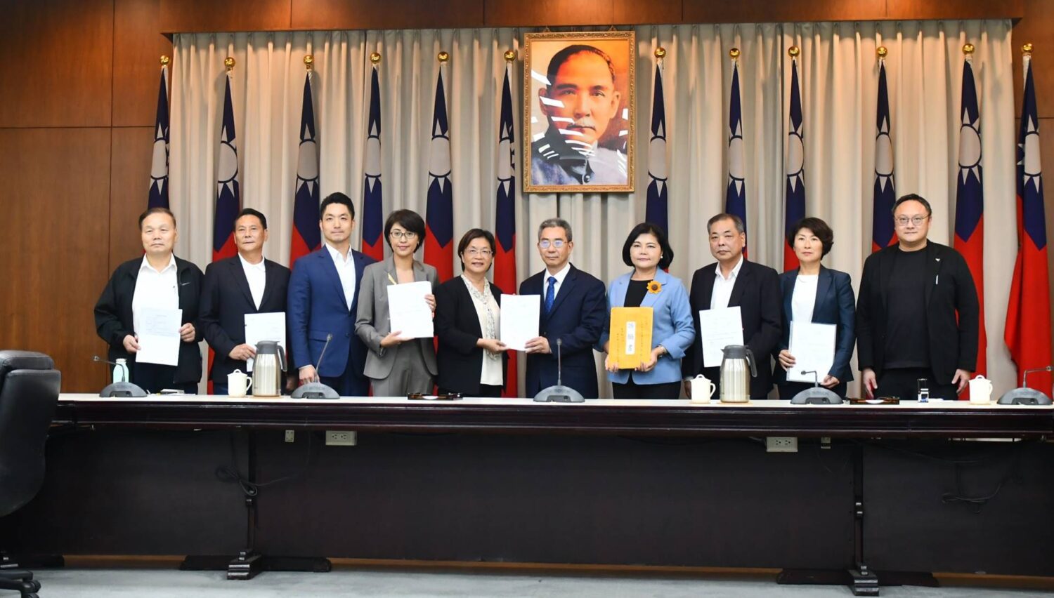 彰化縣補助款被刪減51.7億 王惠美赴行政院遞交訴願書 彰化縣補助款被刪減51.7億 王惠美赴行政院遞交訴願書