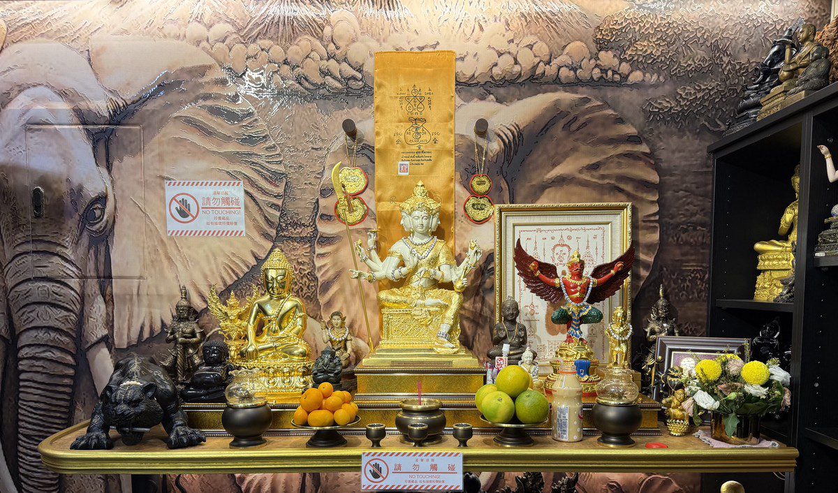 知名佛牌專家俊儀打造預約制佛牌空間 私密收藏吸引高端顧客 知名佛牌專家俊儀打造預約制佛牌空間 私密收藏吸引高端顧客