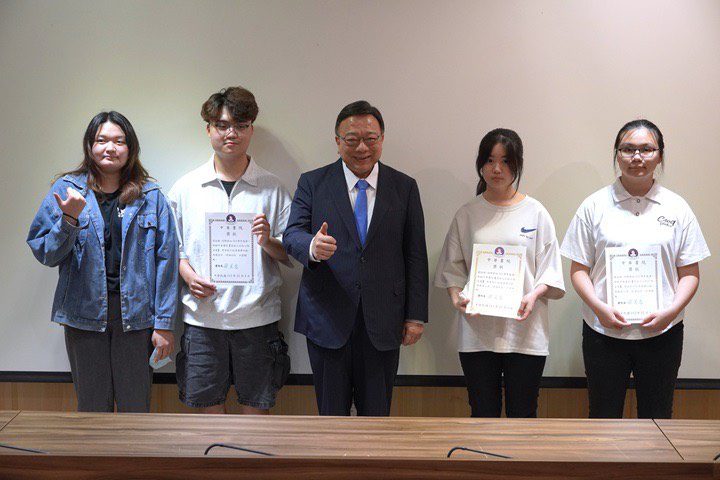 中華大學書院結業式 榮譽書院長錢復剖析川普治國衝擊 中華大學書院結業式 榮譽書院長錢復剖析川普治國衝擊