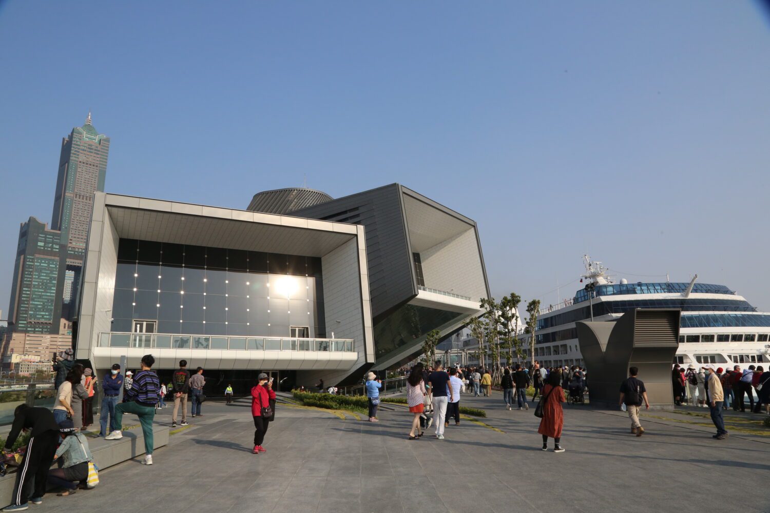 海安12號演習 高雄港史上最精采「海空分列式」 最佳觀賞點:旅運中心 海安12號演習 高雄港史上最精采「海空分列式」 最佳觀賞點:旅運中心