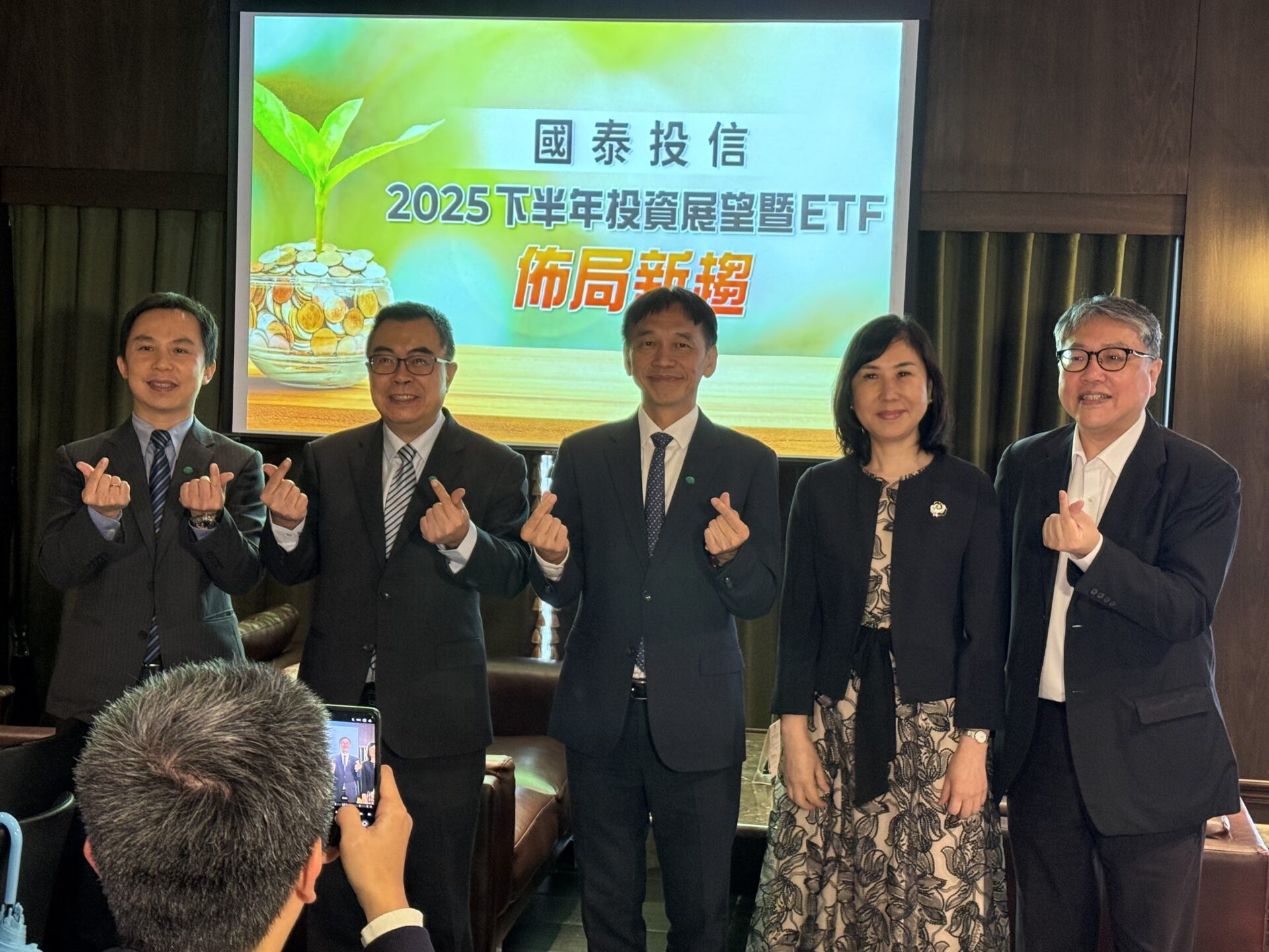 「多頭總司令」張錫樂觀看待台股下半年 00878經理人建議這樣佈局! 「多頭總司令」張錫樂觀看待台股下半年 00878經理人建議這樣佈局!