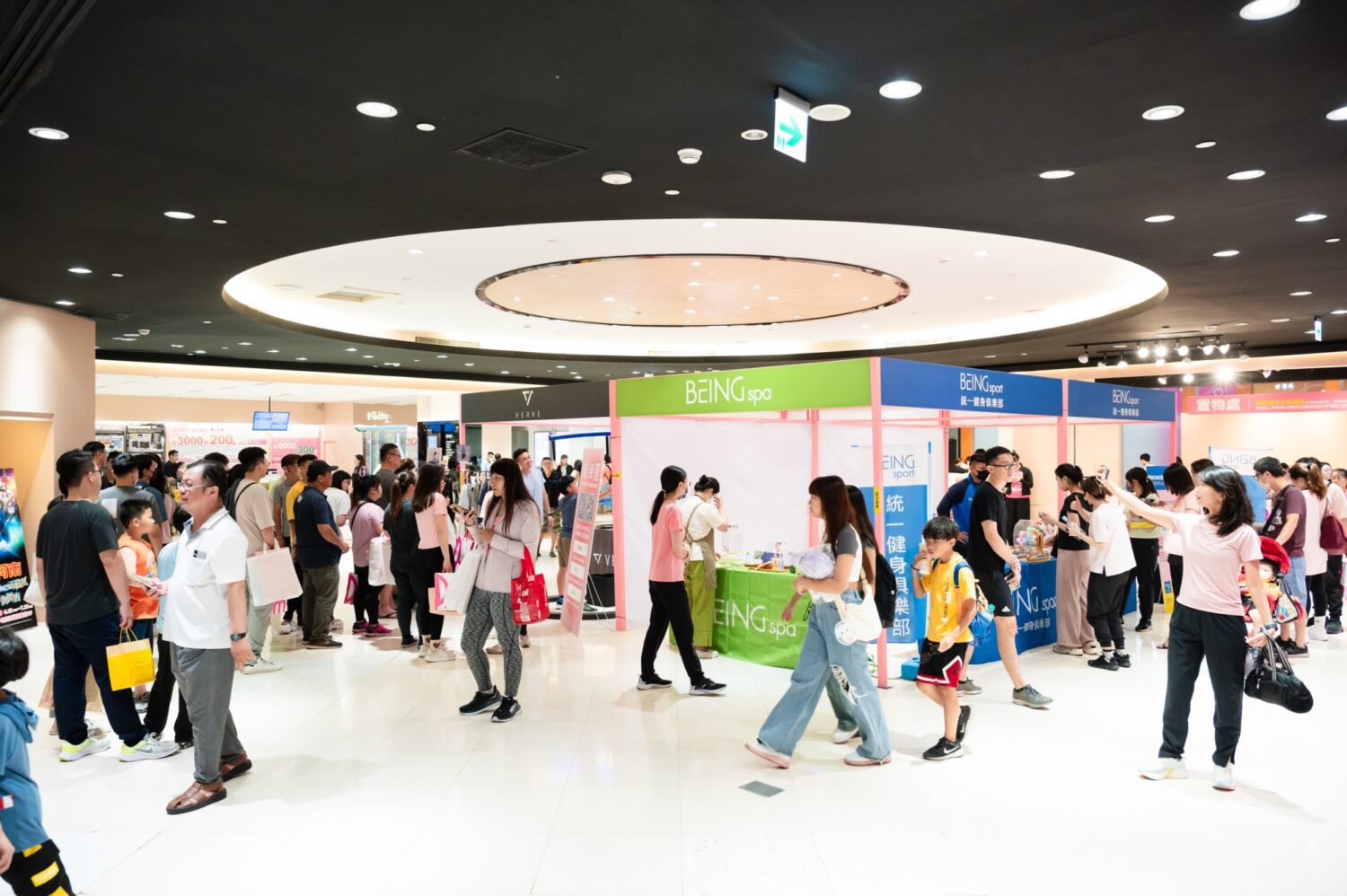 夢時代購物中心「粉紅派對」登場 高雄最大室內運動嘉年華開跑 夢時代購物中心「粉紅派對」登場 高雄最大室內運動嘉年華開跑