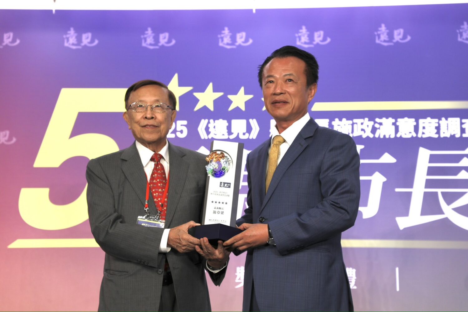 嘉義縣長翁章梁四度獲五星縣長　施政滿意度全台第一、打造農工科技縣展現國際力