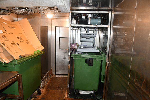 中壢一社區垃圾壓縮機壓死人 警方初步調查是死者誤觸所致 中壢一社區垃圾壓縮機壓死人 警方初步調查是死者誤觸所致