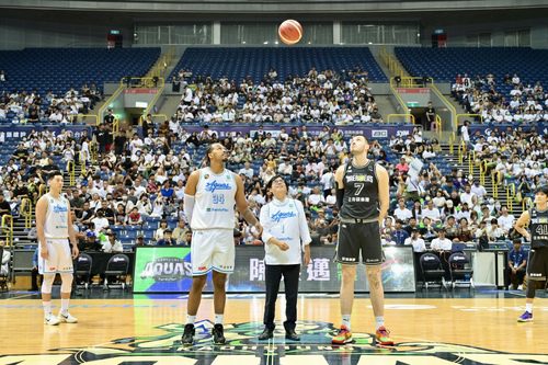 漾新聞|海神聽牌全場沸騰!陳其邁開球助攻高雄狂掃三連勝 漾新聞|海神聽牌全場沸騰!陳其邁開球助攻高雄狂掃三連勝