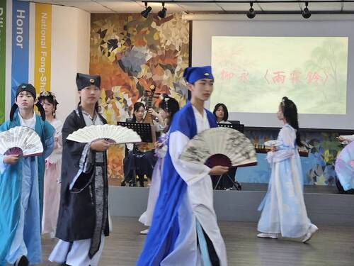 漾新聞|鳳中奪冠!詩詞吟唱二連霸驚艷全國舞台 漾新聞|鳳中奪冠!詩詞吟唱二連霸驚艷全國舞台