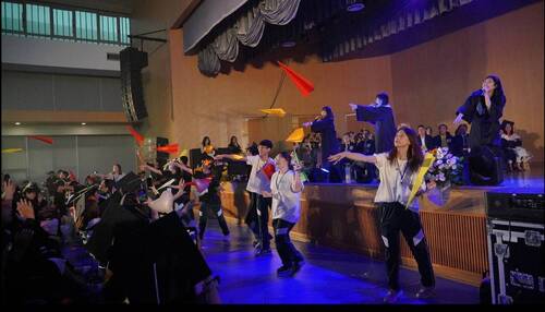 漾新聞|紙飛機滿天飛!祝福展翅高飛 樹人醫專畢典感動爆棚 漾新聞|紙飛機滿天飛!祝福展翅高飛 樹人醫專畢典感動爆棚