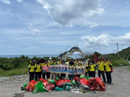 響應世界環境日守護海角天涯只為淨灘 屏東縣環保戰士呼籲留下回憶帶走垃圾 響應世界環境日守護海角天涯只為淨灘 屏東縣環保戰士呼籲留下回憶帶走垃圾