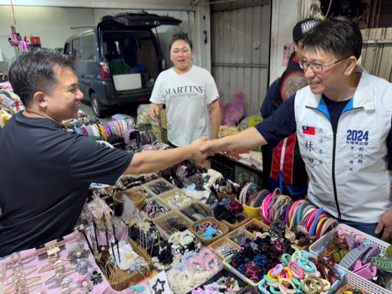 朱立倫主席陪同林思銘立委參拜天后宮、市場掃街 懇託鄉親反惡罷、護民生 朱立倫主席陪同林思銘立委參拜天后宮、市場掃街 懇託鄉親反惡罷、護民生