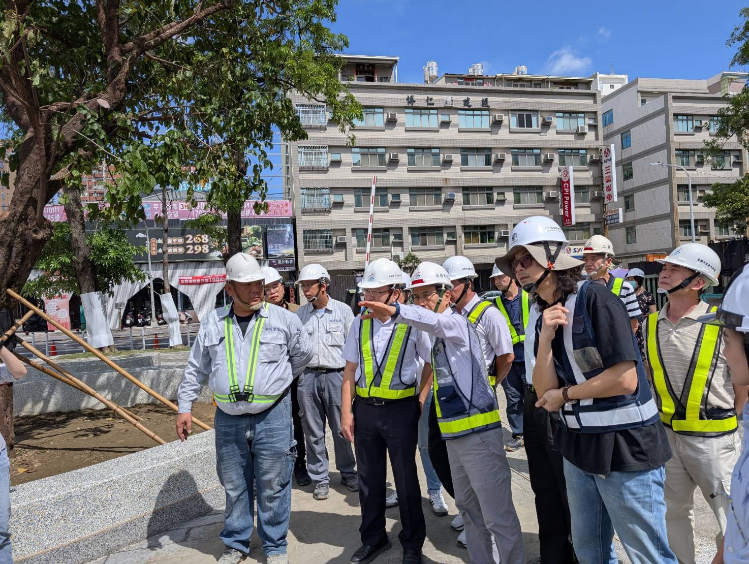高雄打造校際研教園區 林欽榮副市長巡視蓮潭會館整建進度 高雄打造校際研教園區 林欽榮副市長巡視蓮潭會館整建進度