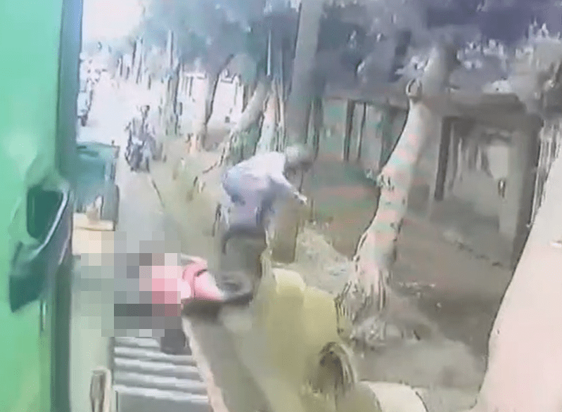 【有片】驚悚！移工鑽車縫遭貨車輾斃 後座乘客急跳車保命