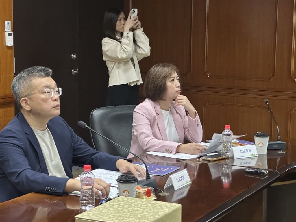 台中2綠委罷免連署 中市選委會:時間截止未送件 台中2綠委罷免連署 中市選委會:時間截止未送件