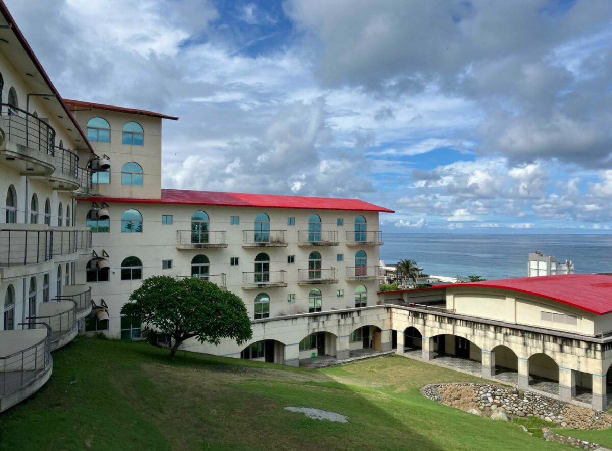 縣長徐榛蔚會勘洄瀾國際文教會館改善工程 預計今年8月後重新營運 打造東海岸新亮點