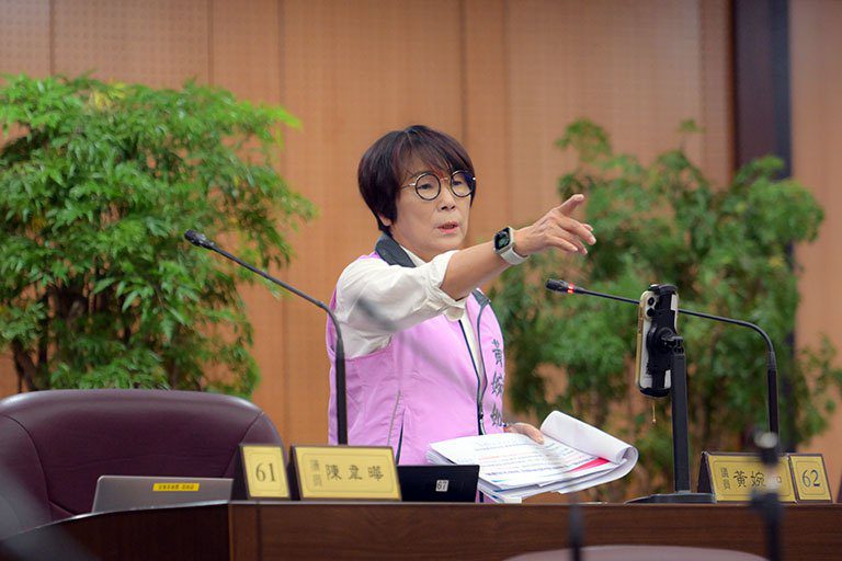 棋牌社、桌遊店合法掩護非法 市議員黃婉如:應制訂自治管理條例 棋牌社、桌遊店合法掩護非法 市議員黃婉如:應制訂自治管理條例