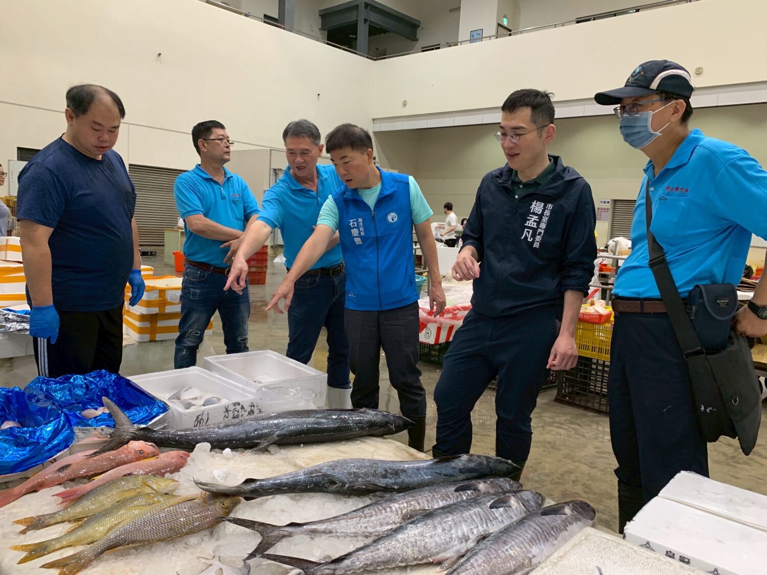 海洋局巡視岡山魚市場 關心市場脈動 與漁民、魚商實際需求 海洋局巡視岡山魚市場 關心市場脈動 與漁民、魚商實際需求