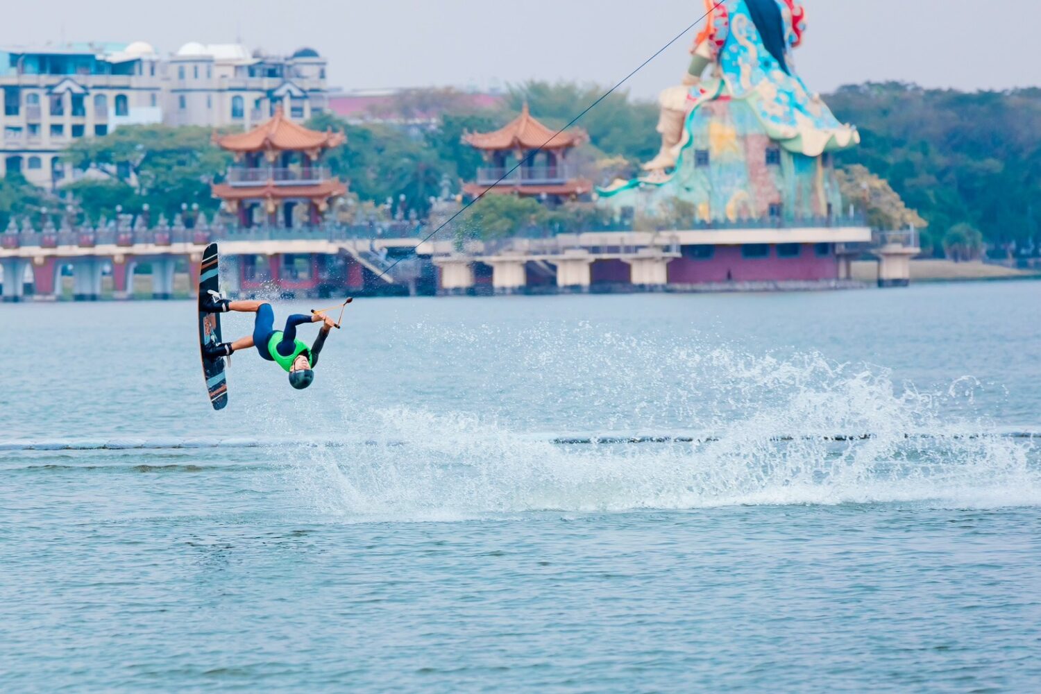 2025蓮潭盃滑水賽決戰蓮池潭,點燃夏日水上熱潮 2025蓮潭盃滑水賽決戰蓮池潭,點燃夏日水上熱潮