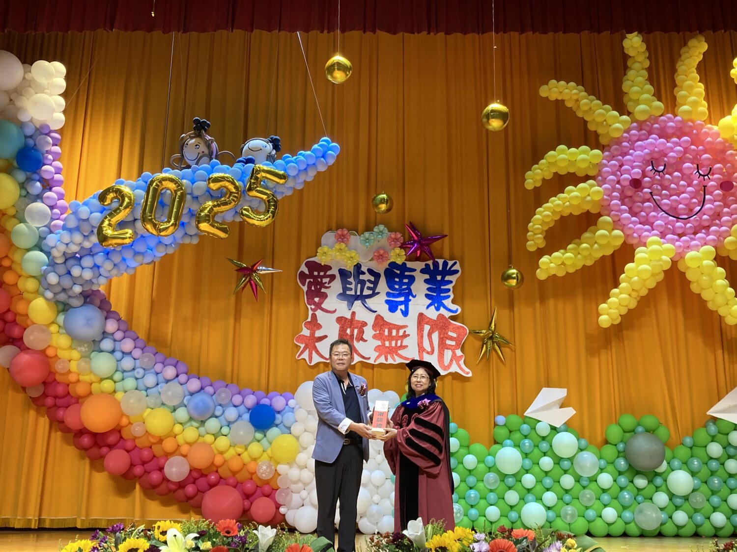 輔英科大盛大舉辦「愛與專業,未來無限」畢業典禮 輔英科大盛大舉辦「愛與專業,未來無限」畢業典禮