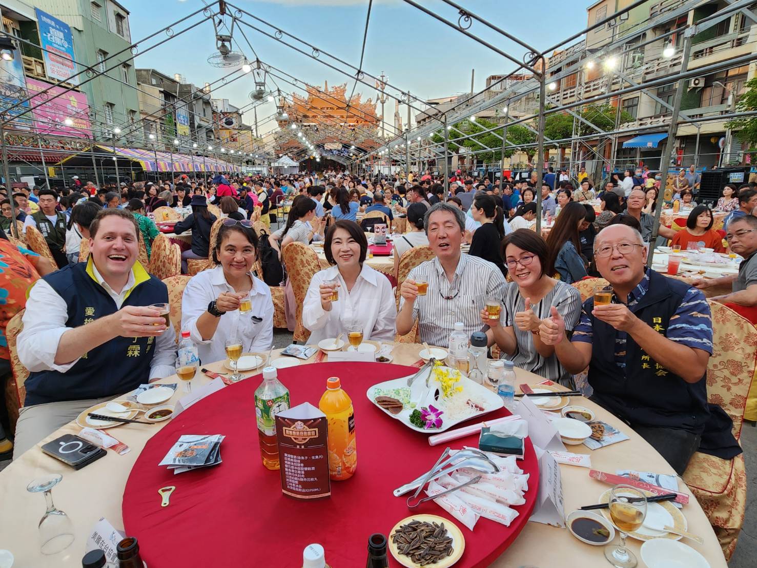 屏東黑鮪魚季美食宴席開百桌 國際友人體驗台灣辦桌大讚東港美食 屏東黑鮪魚季美食宴席開百桌 國際友人體驗台灣辦桌大讚東港美食