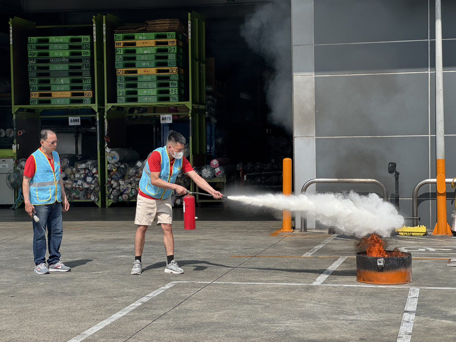 桃消三民分隊前進工廠 火警搶救演練逼真登場 桃消三民分隊前進工廠 火警搶救演練逼真登場