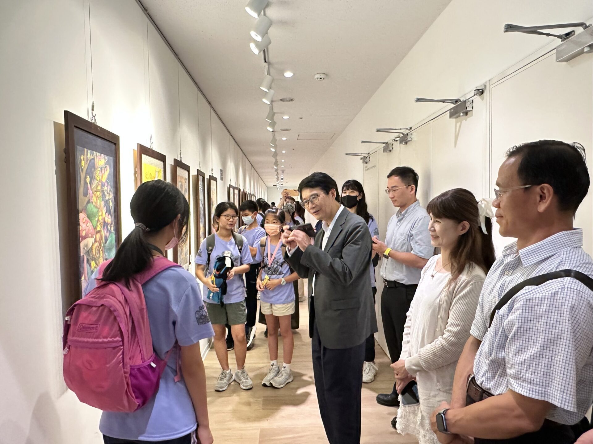 桃市4國小美術班舉辦聯展 「藝維度」打造孩子們的創意宇宙 桃市4國小美術班舉辦聯展 「藝維度」打造孩子們的創意宇宙