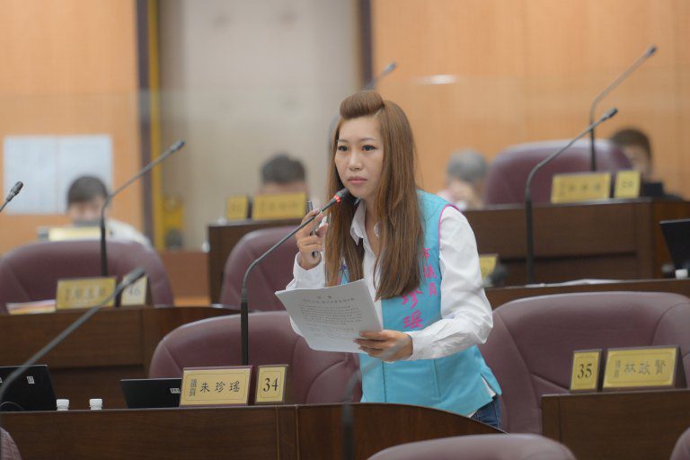 提升通學步道安全 市議員朱珍瑤:設置高強度防撞桿或減速彎 提升通學步道安全 市議員朱珍瑤:設置高強度防撞桿或減速彎