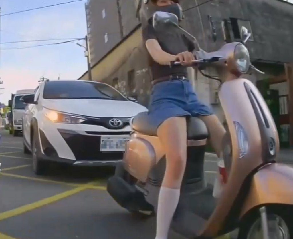 有這麼趕嗎?台中大甲自小客車狂按喇叭10次逼車 警將開罰 有這麼趕嗎?台中大甲自小客車狂按喇叭10次逼車 警將開罰