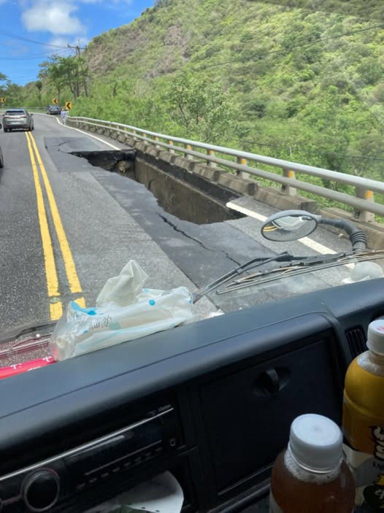 台9線屏東路段出現天坑！ 　工務段搶修中估周五修復