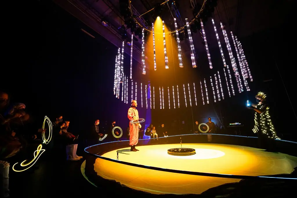 暑假來歌劇院遛孩首選 全場追著光跑的光之星球 暑假來歌劇院遛孩首選 全場追著光跑的光之星球